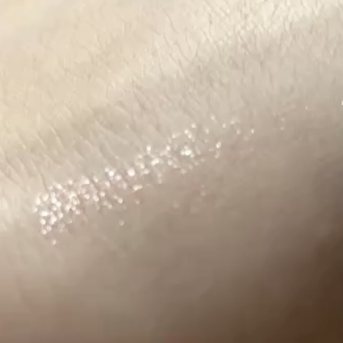 フーミー シングルラメシャドウ メリンダベージュ/WHOMEE/単色アイシャドウを使ったクチコミ（2枚目）