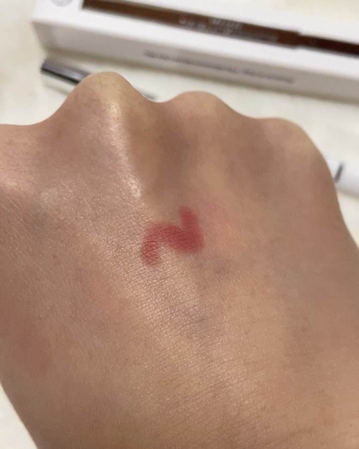 ブラーフィクシングリップペンシル/oiad/リップライナーの動画クチコミ5つ目