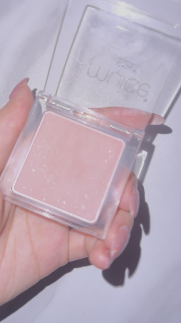 muice ぽわんチーク
03 ばぶみピンク

チークとしては結構珍しい？
ラメ入りのチーク🎀💕💓💗

ブルベ夏、イエベ春向きの
血色感カラーで
比較的薄づきだから
使いやすい🎶

#muice #ぽわんチーク #ばぶみピンク #