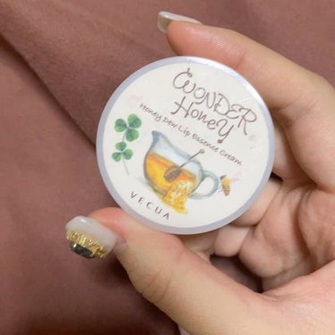 こっくり、ベタつきすぎず、内側まで保湿してくれるバーム✨

VECUA Honey　ワンダーハニー 唇蜜バーム

いままで使ったリップケアでコスパ含めてナンバーワン！

バームタイプであたためながらじん