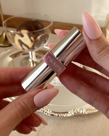 プラダ ライト グローイング リップバーム/PRADA BEAUTY/リップバームを使ったクチコミ(3枚目)