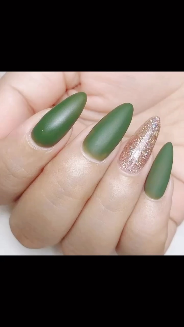 #ロングネイル,#マットネイル,#カーキネイルのネイルデザイン