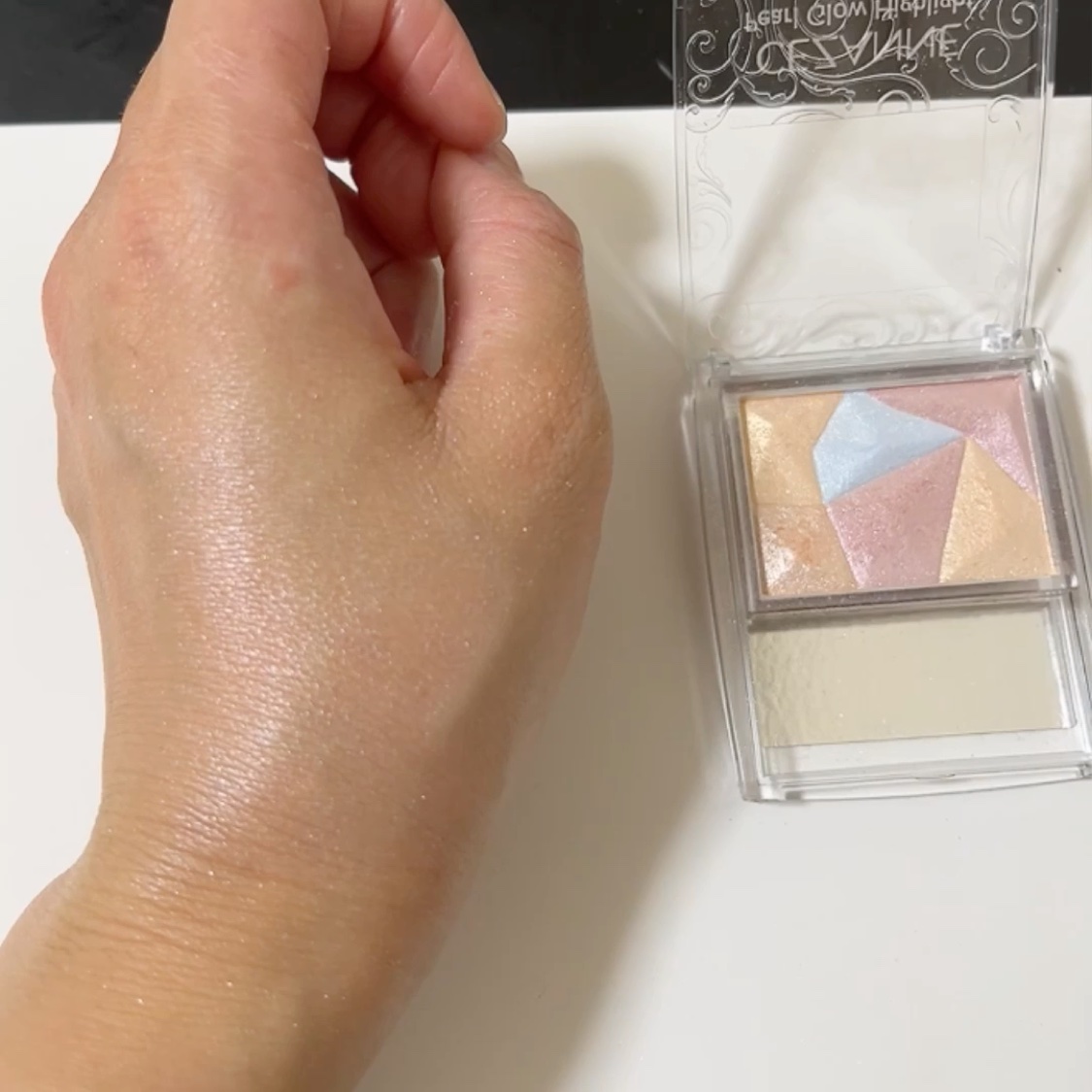 ル・レオスールデクラ /クレ・ド・ポー ボーテ/パウダーハイライトを使ったクチコミ（3枚目）