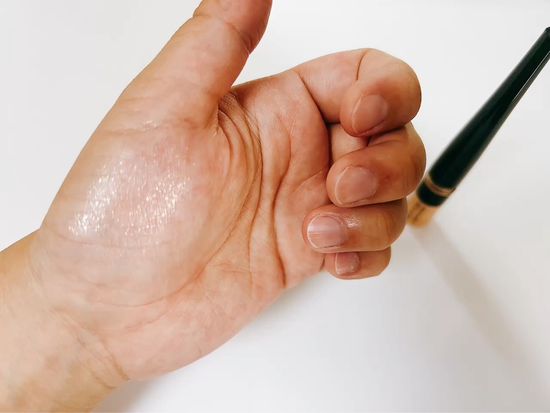 ケイト ピンポイントドットスタンプ/KATE/リキッドアイシャドウの動画クチコミ2つ目