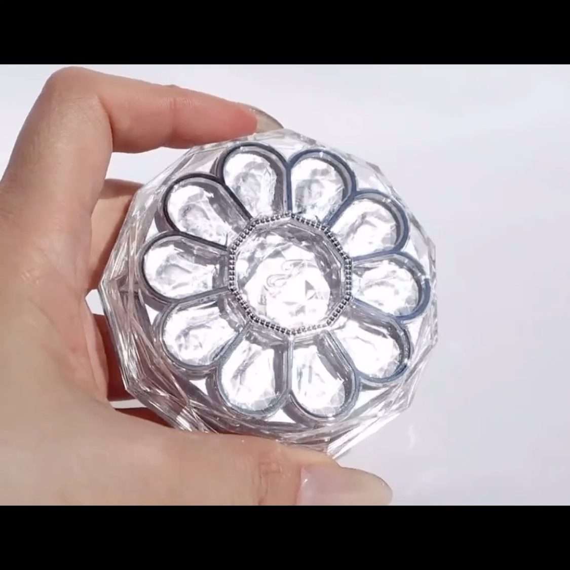 ジルスチュアート クリスタルブルーム イルミネイティング セラムプライマー UV/JILL STUART/化粧下地の動画クチコミ2つ目