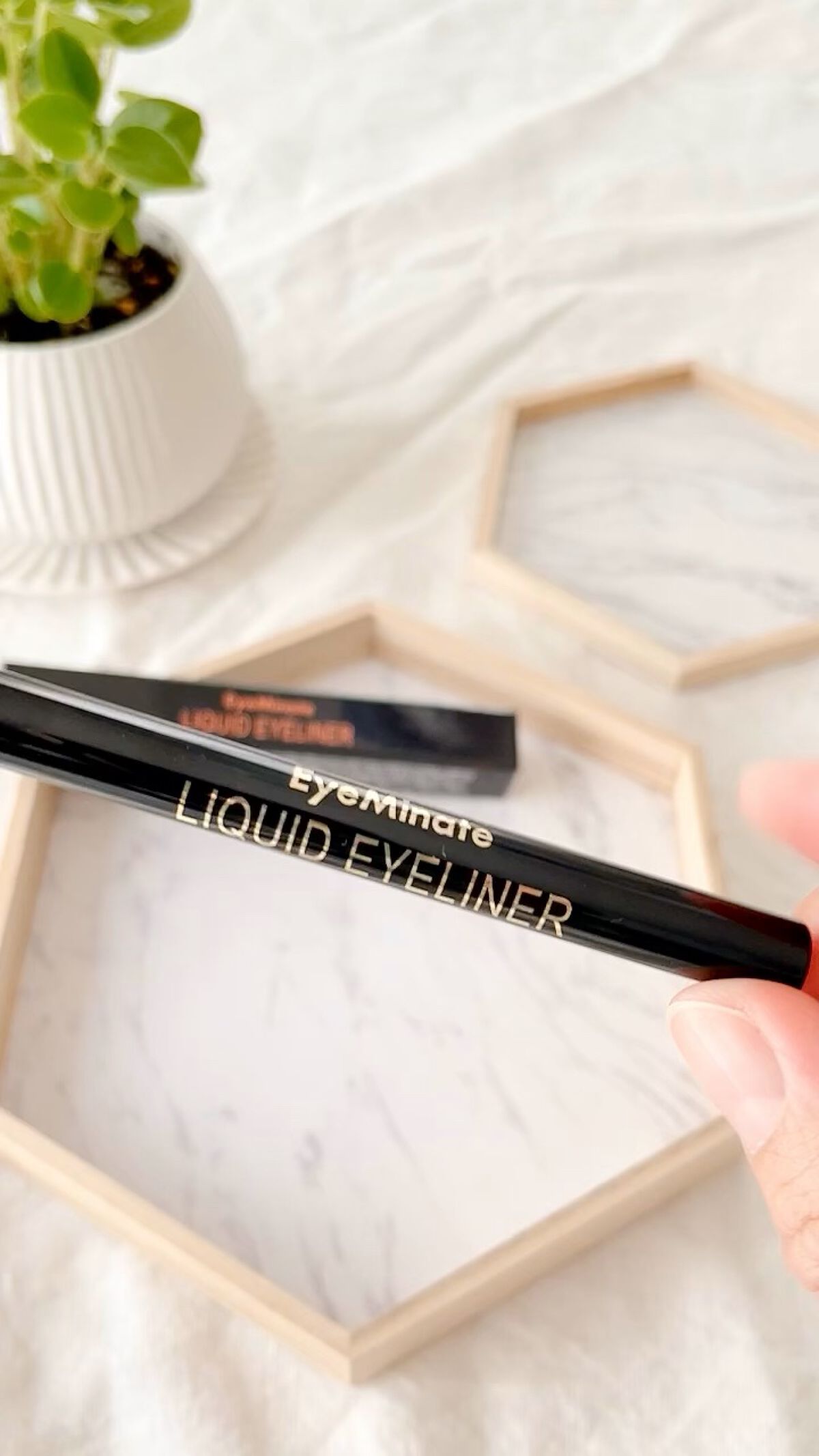 リキッドアイライナー/EyeMinate/リキッドアイライナーの動画クチコミ4つ目