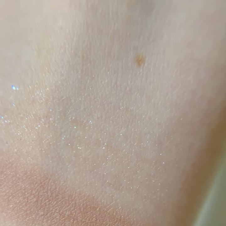 YSLラブシャイン キャンディ グロウ バーム/YVES SAINT LAURENT BEAUTE/口紅の動画クチコミ1つ目