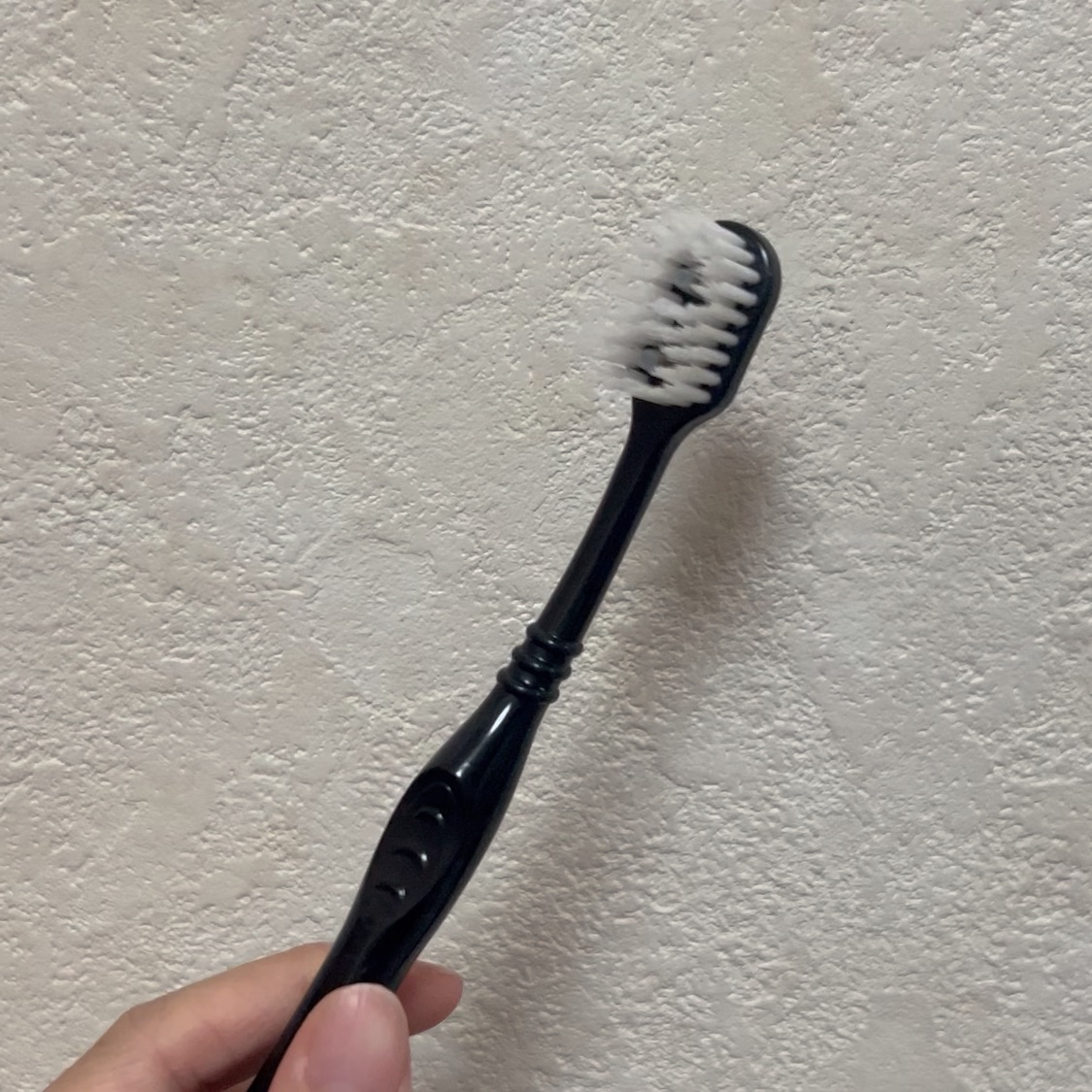 幅広ヘッド歯ブラシ 美白/ドン・キホーテプライベートブランド 情熱価格/歯ブラシの動画クチコミ1つ目