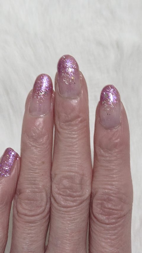 ✨✨✨本日のネイル✨✨✨
#パラドゥ
#ネイルファンデーション
PL01 しあわせラベンダー
を、ベースカラーに使用🎵
#ネイルホリック
#ネイルホリックGlamourGlitter
PU173
を、グラデーションに仕上げて、
パラドゥ
