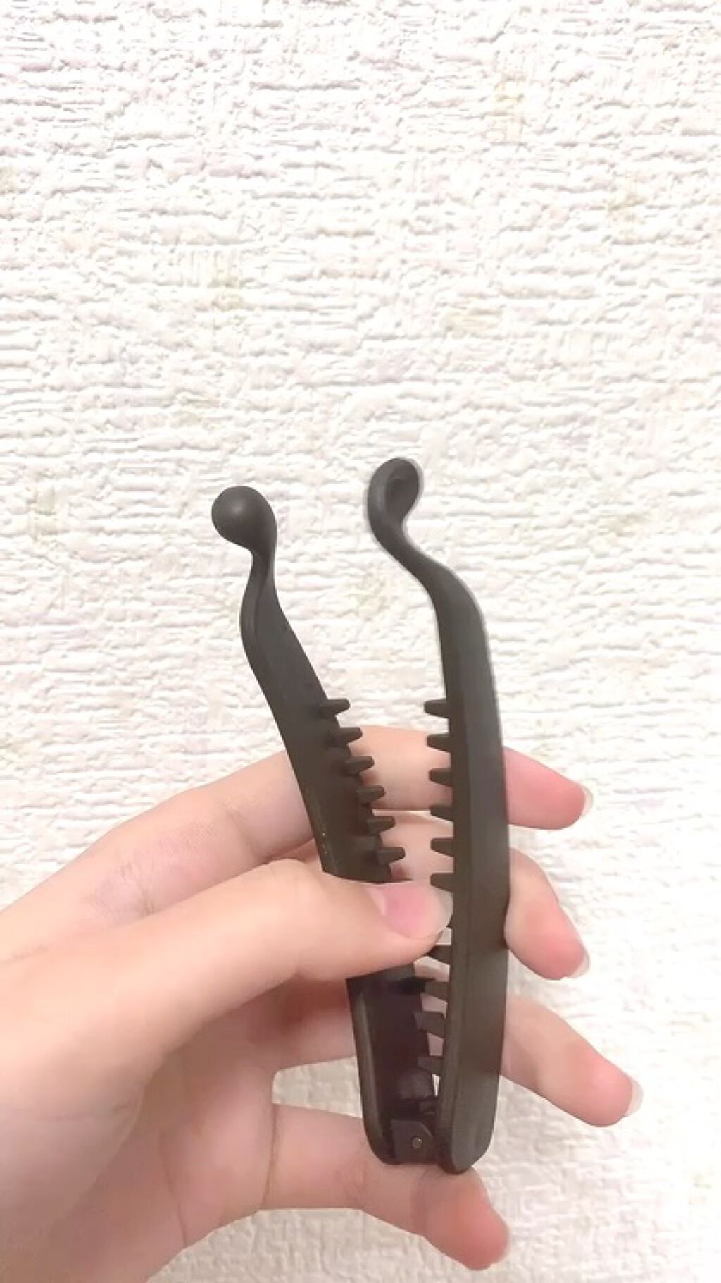 セリア バレッタ トライアングル シンプルカラー/セリア/その他化粧小物の動画クチコミ1つ目