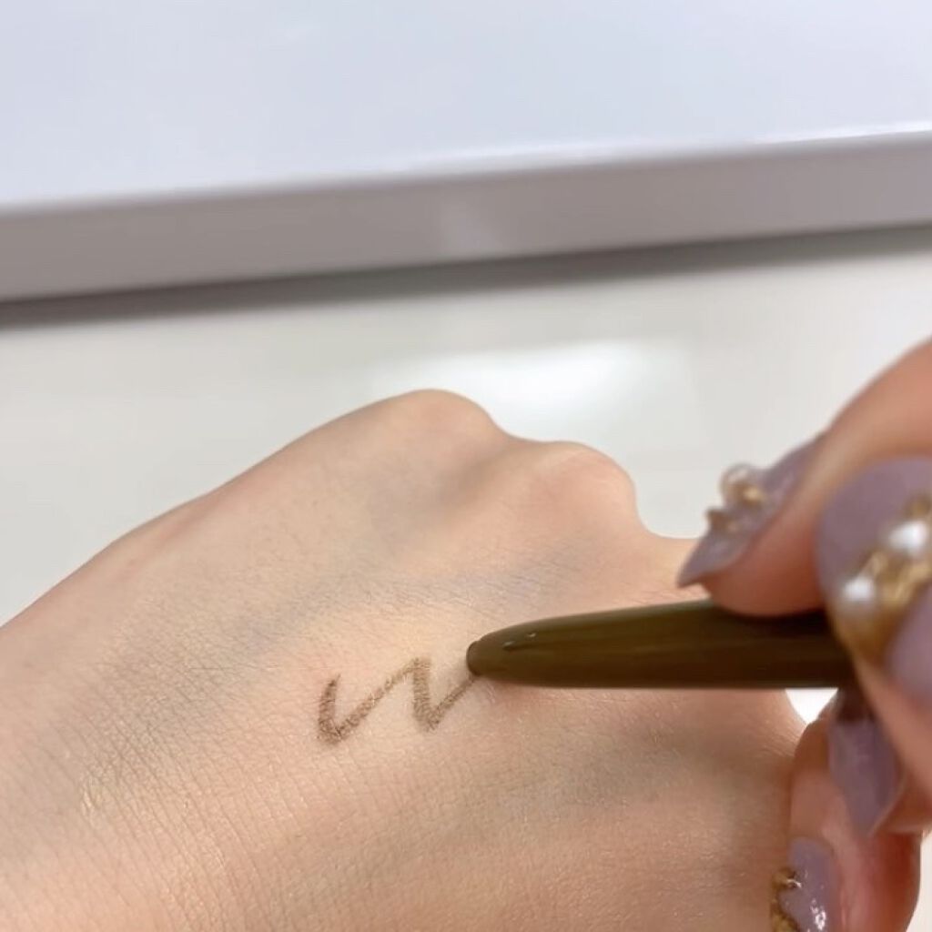 アヴァンセ ジョリ･エ ジョリ･エ クリーミィカラーライナー/アヴァンセ/ペンシルアイライナーの動画クチコミ4つ目