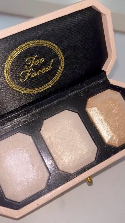 ~ダイヤモンドライト シリーズ~ マルチユース ハイライター トリオ/Too Faced/パウダーハイライトの人気ショート動画