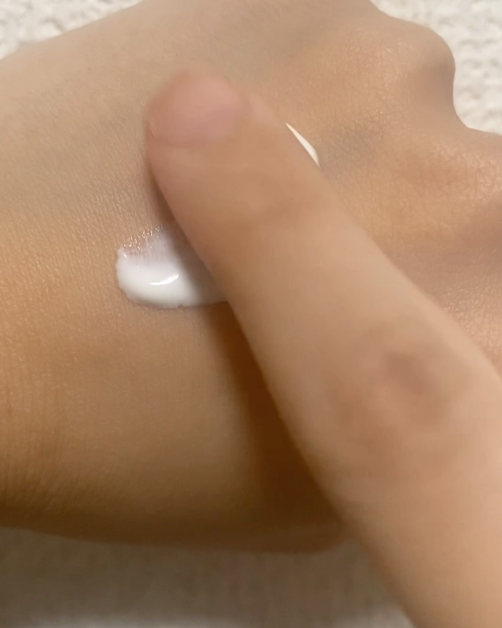 AQUA GLOWING SUNSCREEN/Dr.Althea/日焼け止めミルクの動画クチコミ3つ目