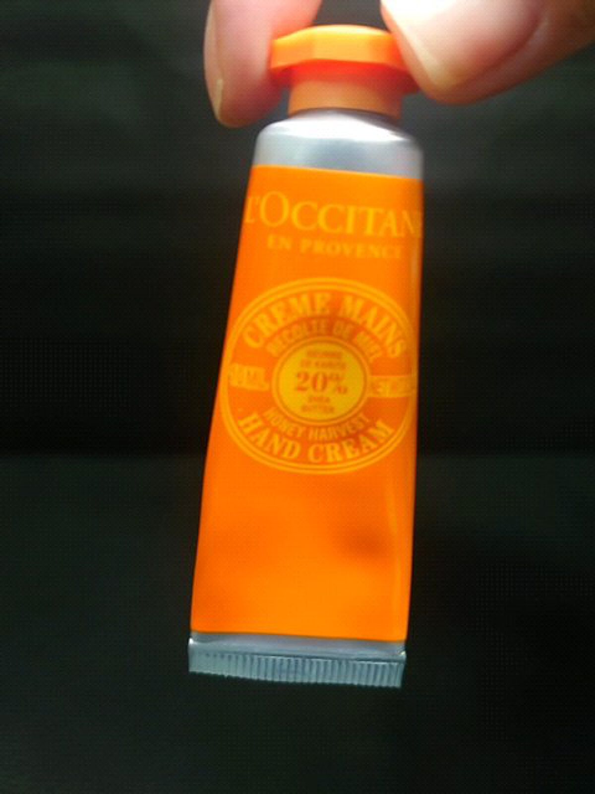 L'OCCITANE ハニーハイヴ シア コンプリートのクチコミ「🌟L'OCCITANE🌟蜂蜜ハンドクリーム🌟
(塗りながら撮影したからササクレ失礼します)
ハ.....」（1枚目）