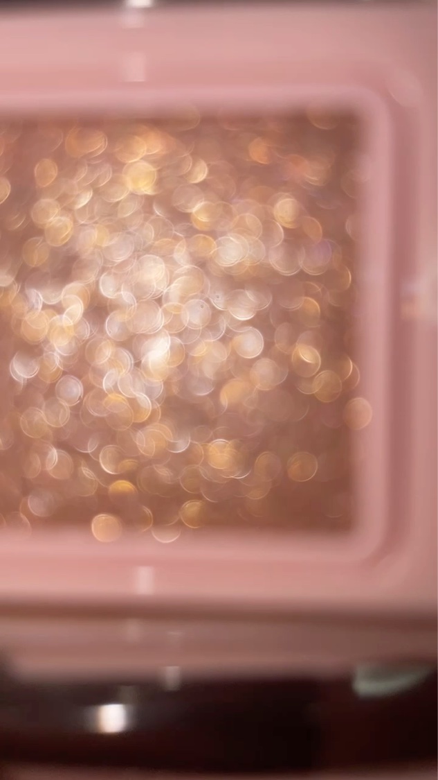 フーミー シングルラメシャドウ メリンダベージュ/WHOMEE/単色アイシャドウを使ったクチコミ（2枚目）