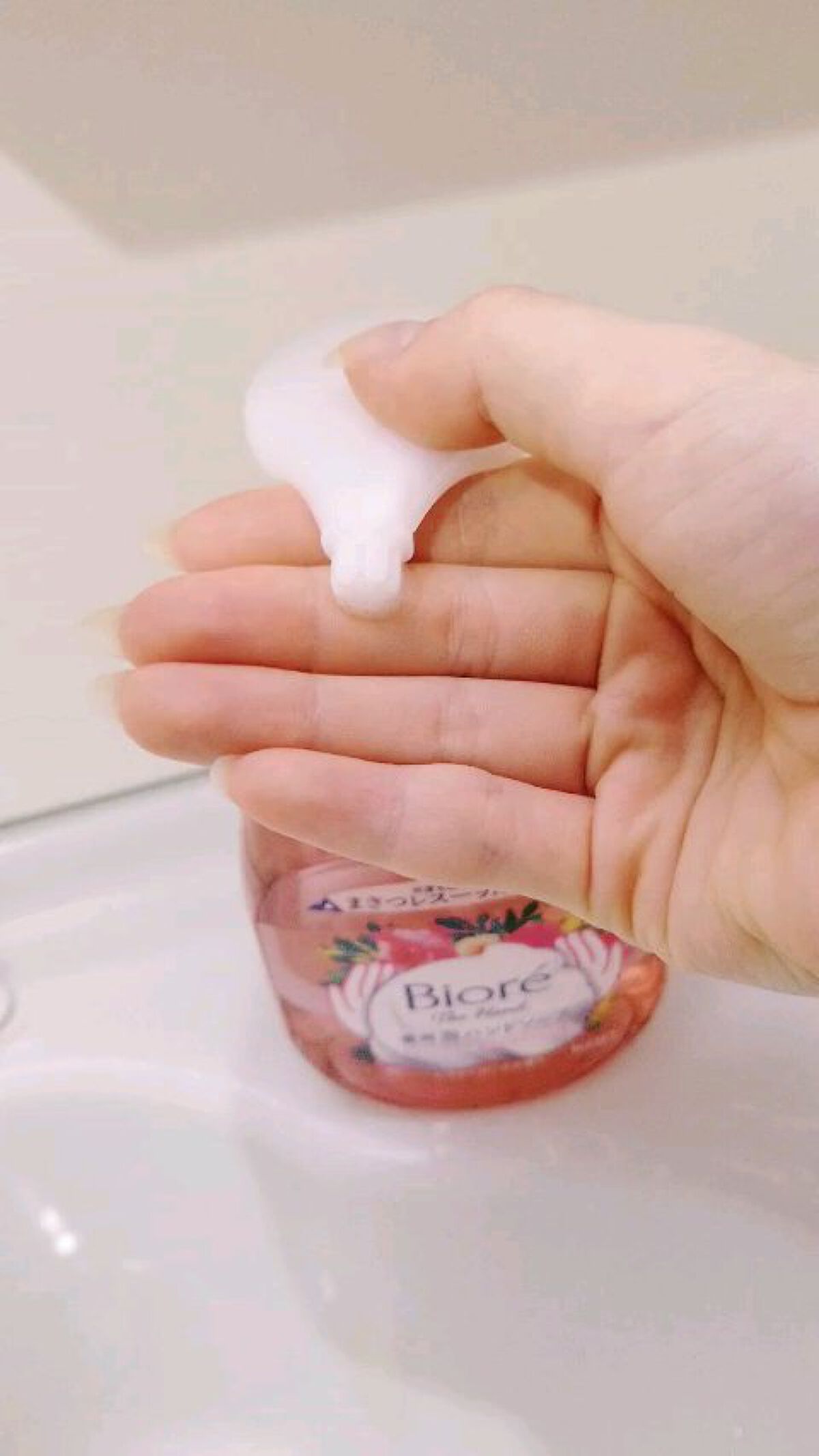 ビオレ ザ ハンド 泡ハンドソープ シフォンローズの香り/ビオレ/ハンドソープの動画クチコミ4つ目