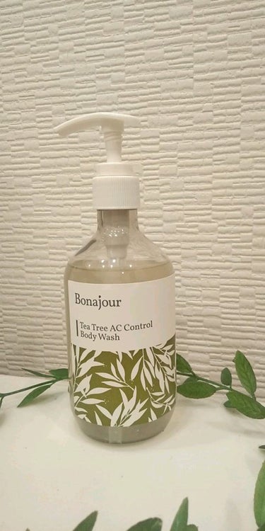 Bonajour チートリアックコントロールボディウォッシュのクチコミ「♚Bonajour Tea Tree AC Control Body Wash♚

︎︎︎︎︎.....」（1枚目）