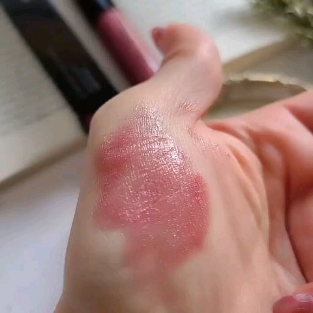 リップ グラッセ ハイドレーティング バームグロス/ローラ メルシエ/リップグロスの動画クチコミ3つ目