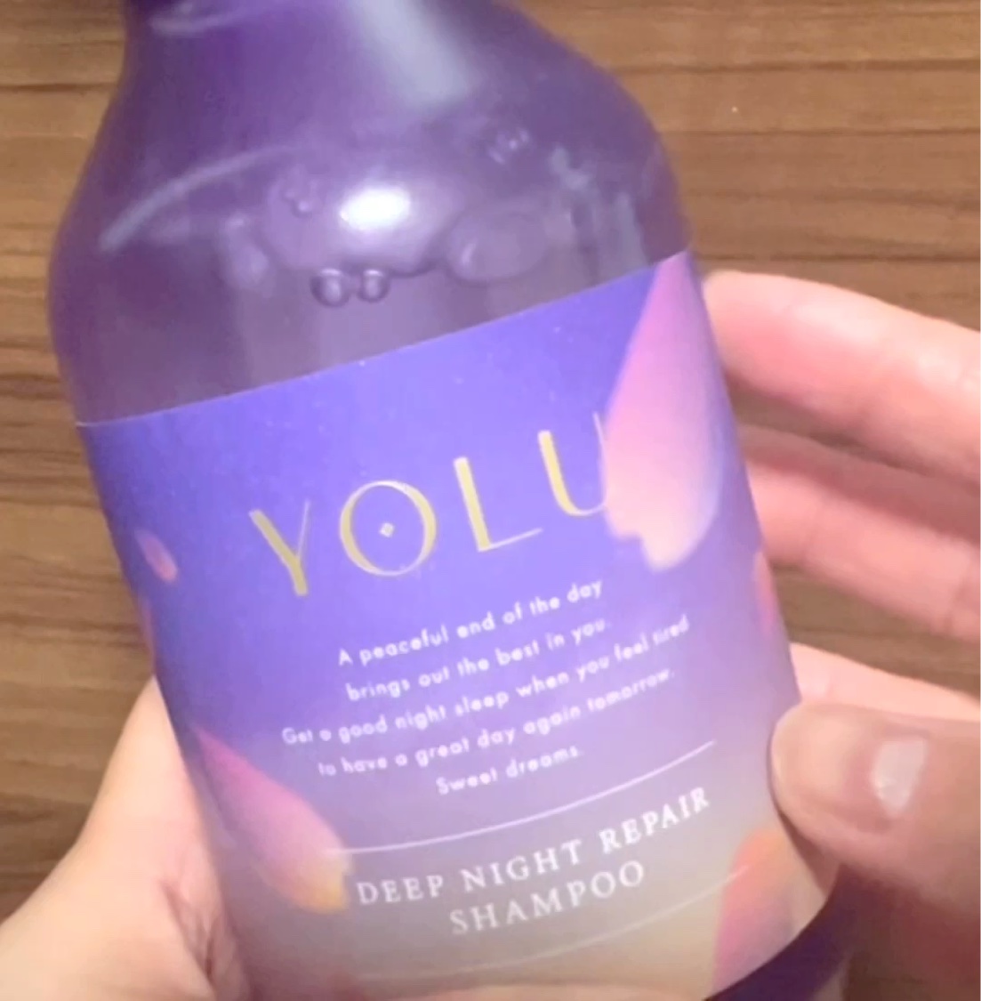 ヨル サクラ ディープナイトリペアシャンプー/トリートメント/YOLU/市販シャンプーの動画クチコミ1つ目