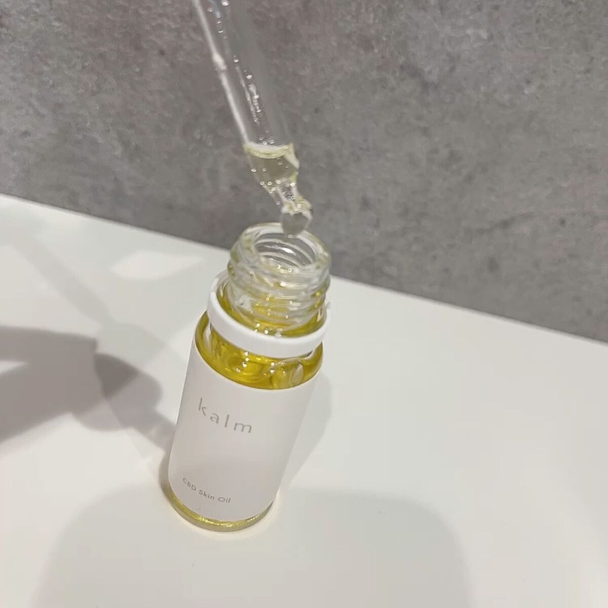 CBDスキンオイル/kalm/フェイスオイルの動画クチコミ3つ目