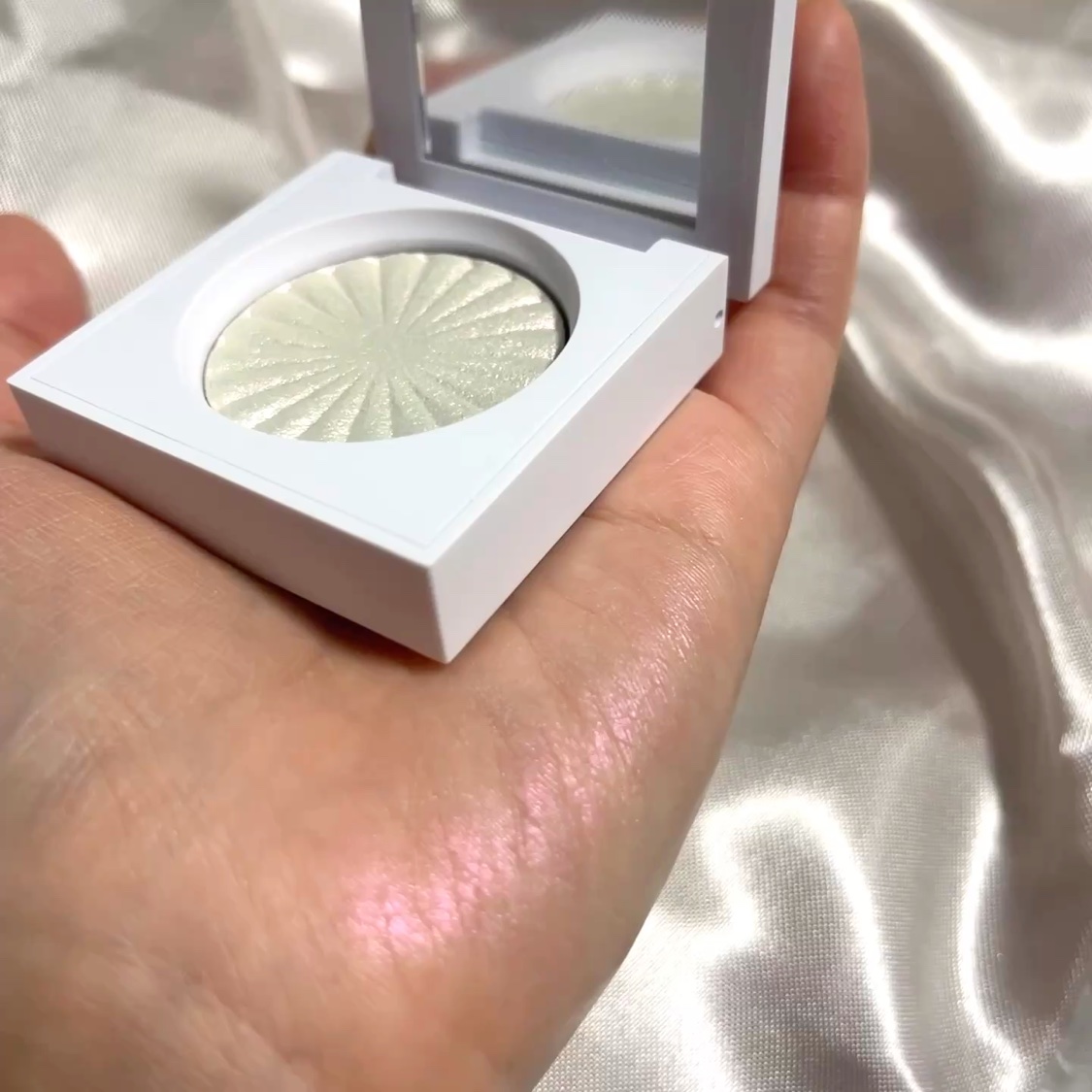 OFRA mini Highlighter/Ofra Cosmetics/パウダーハイライトを使ったクチコミ（2枚目）