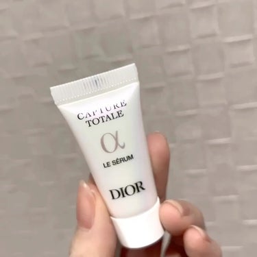 みち🫡です。

【Dior】カプチュール トータル ル セラム

5mlのサンプルを頂きました。

🗣️ 肌のハリを変える美容液
🗣️ ダブル ベクターテクノロジーで再生力の高い花💐"ロンゴザ"の発酵エ