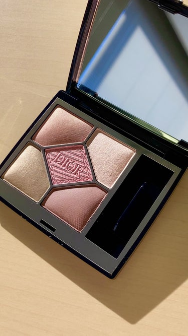 Dior
ディオールショウ サンク クルール
803 ROSE DU SOIR


公式オンライン限定の
DIORの2024バレンタインコレクションから
アイシャドウを購入しました！

昨年？伊勢丹限定