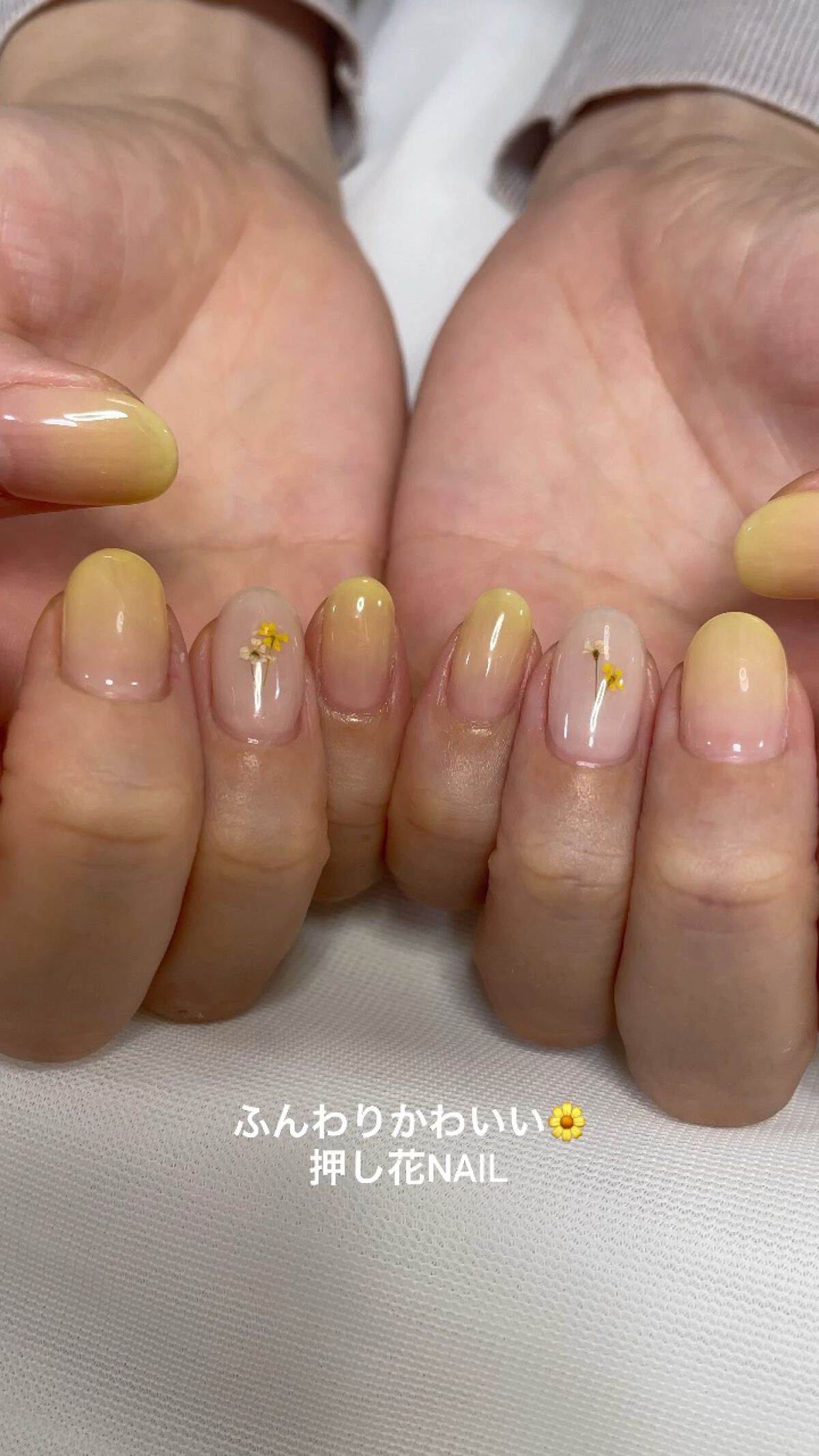 #ジェルネイル,#セルフネイル,#ニュアンスネイル,#押し花ネイル,#黄色ネイル,#秋ネイル,#サマーネイルのネイルデザイン