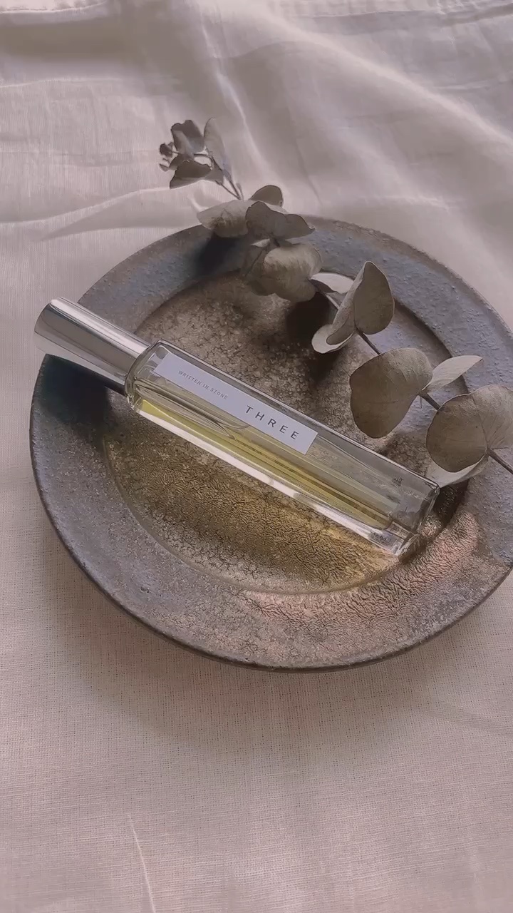 THREE エッセンシャルセンツ 00 WRITTEN IN STONE/THREE/香水(レディース)を使ったクチコミ（1枚目）