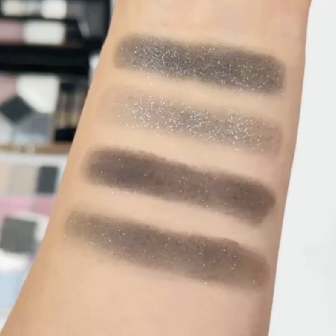 ディオールショウ サンク クルール/Dior/アイシャドウの動画クチコミ3つ目