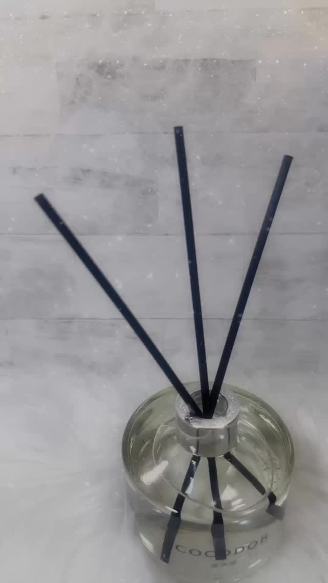 COCODOR

シグネチャーディフューザー
200ML　金木犀

✎︎＿＿＿＿＿＿＿＿＿＿＿＿

金木犀の香り好きな方ーー！🙋🏻‍♀️♡
このディフューザー買って！！

まず、洗練されたモダンデザインで
どんな場所に置いても感覚的な
