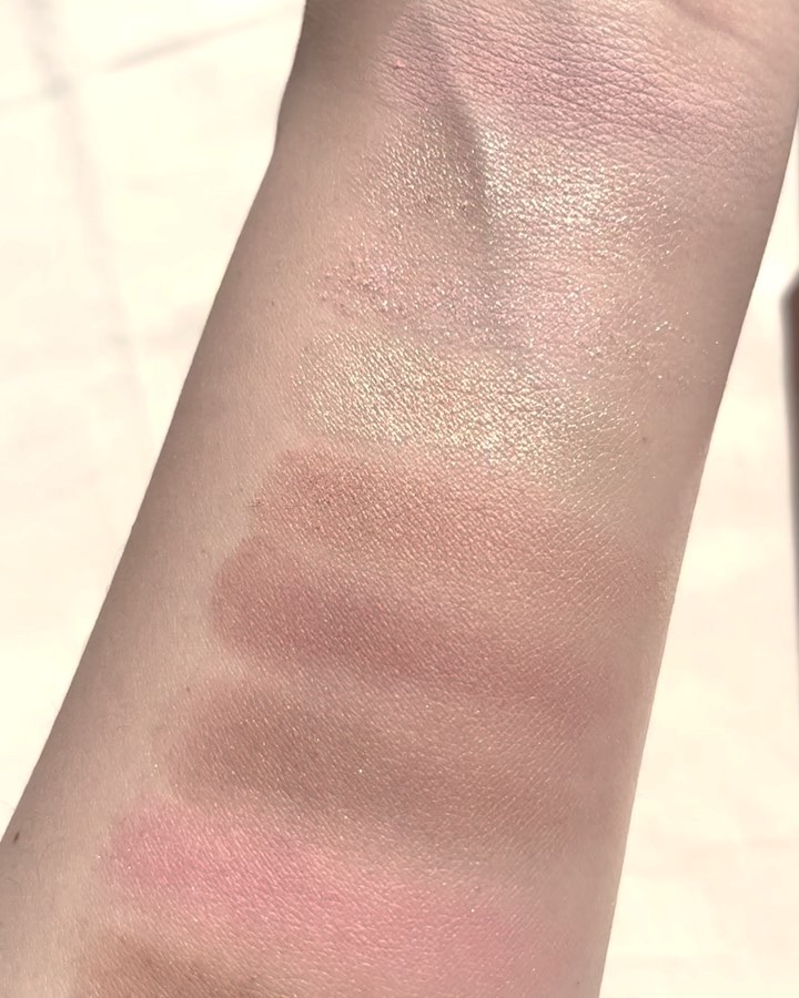 エトワルローズ 9色アイシャドウ/Étoile Rose/アイシャドウパレットの動画クチコミ1つ目