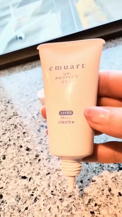 UVプロテクトゲル/emuart(エミュアール)/化粧下地の動画クチコミ2つ目