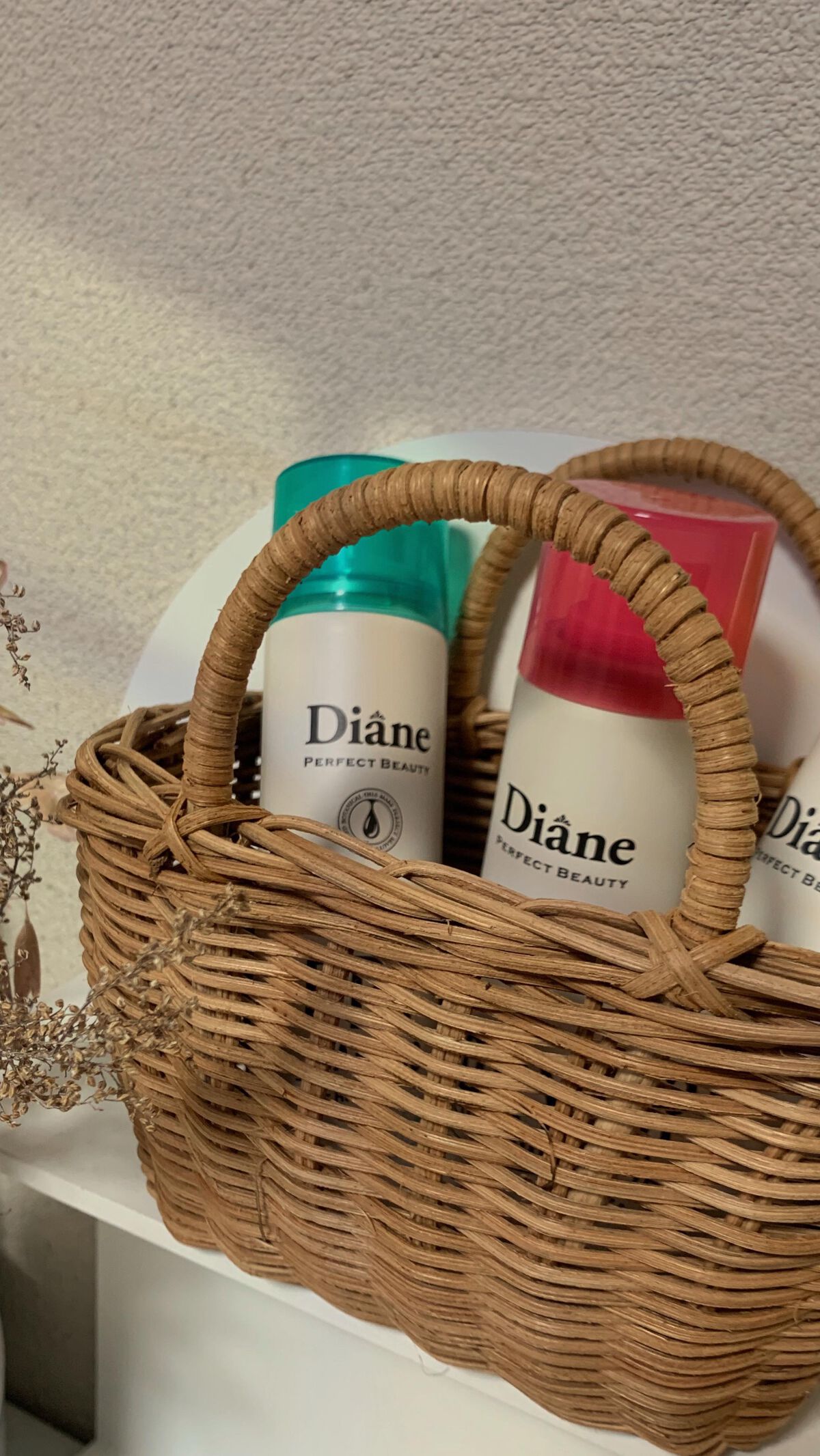 .
〝いつでもどこでも ドライシャンプー〟
あのシャンプーで有名なDaineから
ドライシャンプーが出たよ💆🏻‍♀️🍃

汗でべたついた頭皮をスッキリしたい時
寝起きのボサボサをリセットしたい時
湿気でぺたぺたの前髪にも、
いつでもど