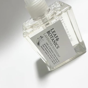 LEAF＆BOTANICS  ハンドソープ ラベンダーのクチコミ「シンプルなパケとラベンダーの香りのハンドソープ♡

LEAF＆BOTANICS
ハンドソープ .....」（1枚目）