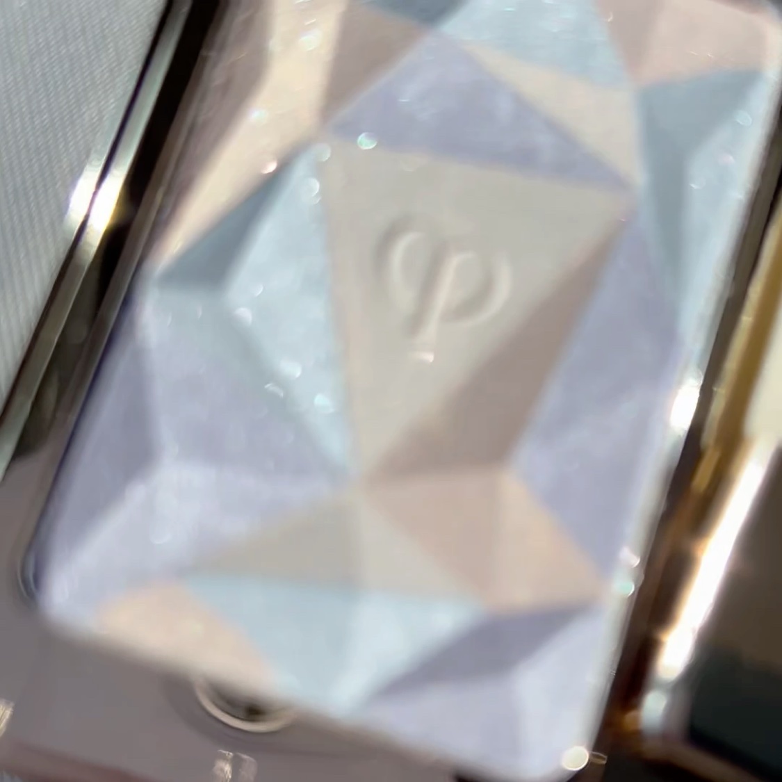 クレ・ド・ポー ボーテ レオスールデクラ/クレ・ド・ポー ボーテ/パウダーハイライトを使ったクチコミ（2枚目）