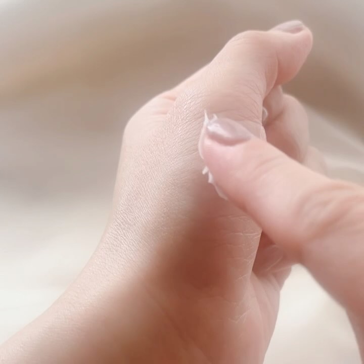 ピュア ナチュラル プレミアム リフティング クリームエッセンス【医薬部外品】/pdc/フェイスクリームの動画クチコミ5つ目