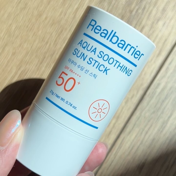 アクアスージングサンスティック/Real Barrier/日焼け止めスティックの動画クチコミ3つ目