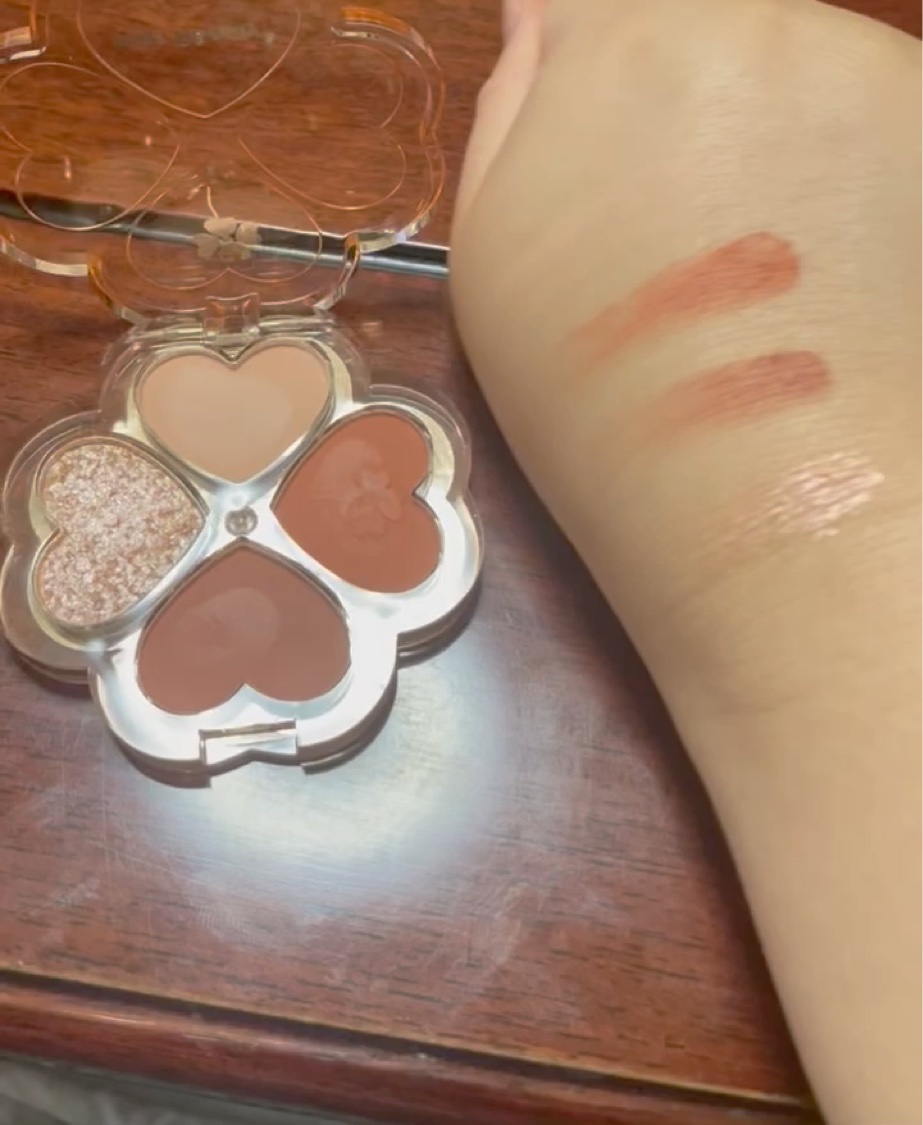 幸せの四葉のクローバー アイシャドウパレット/kiss beauty/アイシャドウパレットの動画クチコミ3つ目