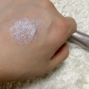 REVLON リキッド アロイ アイ シャドウのクチコミ「レブロンのシュート ザ ムーンコレクションです⭐🌙

アイ ペイントは
シルバーのクリームアイ.....」（2枚目）