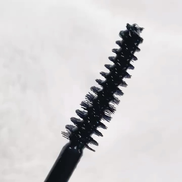 アイラッシュトリートメントセラム/BANILA CO/まつげ美容液の動画クチコミ1つ目