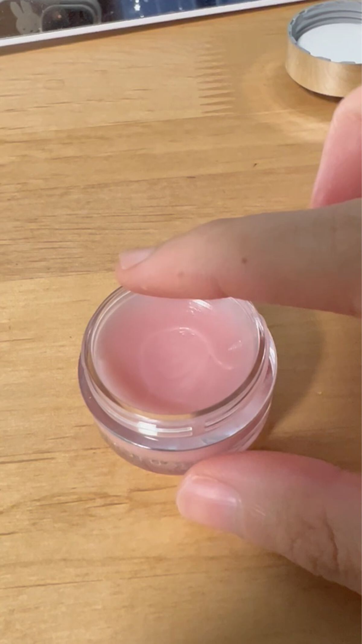 ジルスチュアート リップバーム/JILL STUART/リップバームの動画クチコミ1つ目