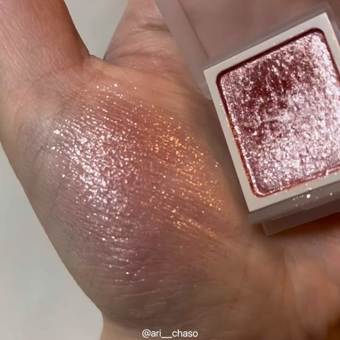 アイカラー/無印良品/単色アイシャドウの動画クチコミ3つ目