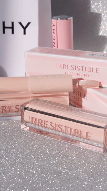 イレジスティブル ソリッド パフューム/GIVENCHY/練り香水の人気ショート動画