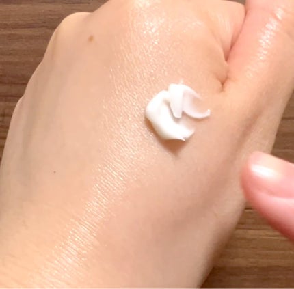 GUERLAIN アベイユ ロイヤル トリートメント クリームのクチコミ「日中の肌をダメージから守るクリーム✊
🌹GUERLAIN アベイユロイヤル トリートメントク.....」(3枚目)