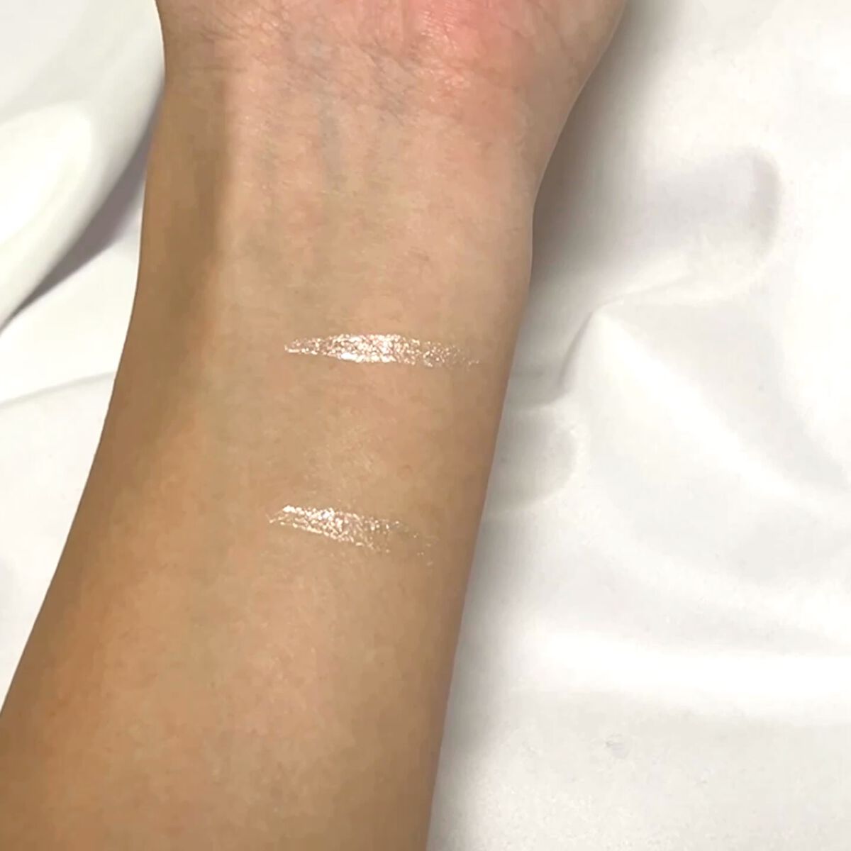 グリッター アイカラー/DAISY DOLL by MARY QUANT/リキッドアイシャドウを使ったクチコミ（2枚目）