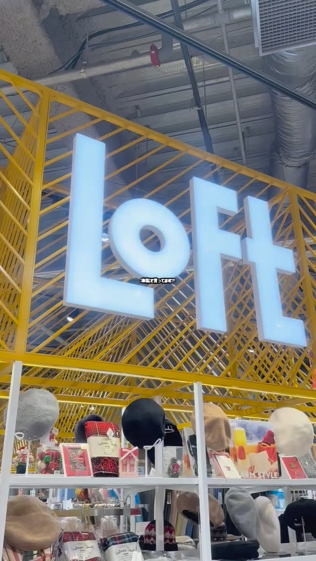 "描きやすい"との口コミが多いアイライナー✒️✨ 

5mmのショート筆で、美ラインをブレずに描けるって仕組みなの。スイスイスイスイ~~~って自分の思い通りにラインが描けるのストレスフリー🥺🫶

アイライナー慣れてない時って、なんであん