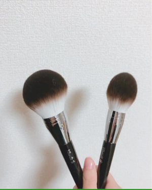 Sシルキーパウダーブラシ  (L)883/fillimilli/メイクブラシを使ったクチコミ（2枚目）