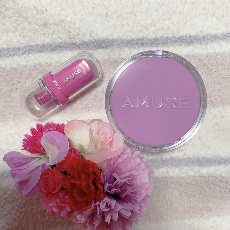 
私のお勧めするピンクコスメを
紹介します☺️🩷

AMUSEさんから出てる2点です。

ジェルフィットティント　04 ローズミルク　🌷

デュージェリーヴィーガンクッション　01 ピュア　🌷

ティントリップはゼリーみたいに
ぷにゅ