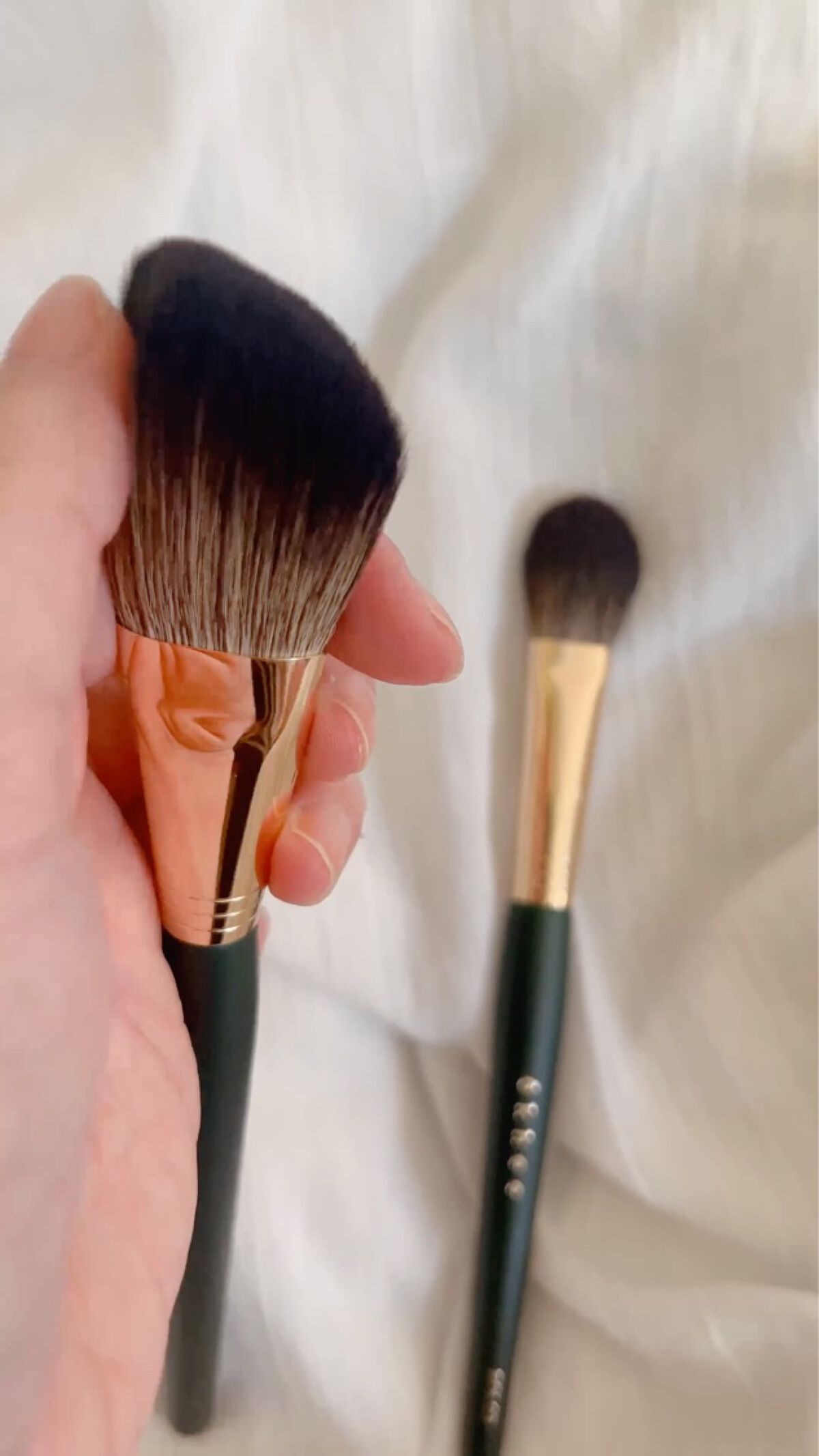 okhee フェイスパウダーブラシ/SOOA DOR/メイクブラシの動画クチコミ3つ目